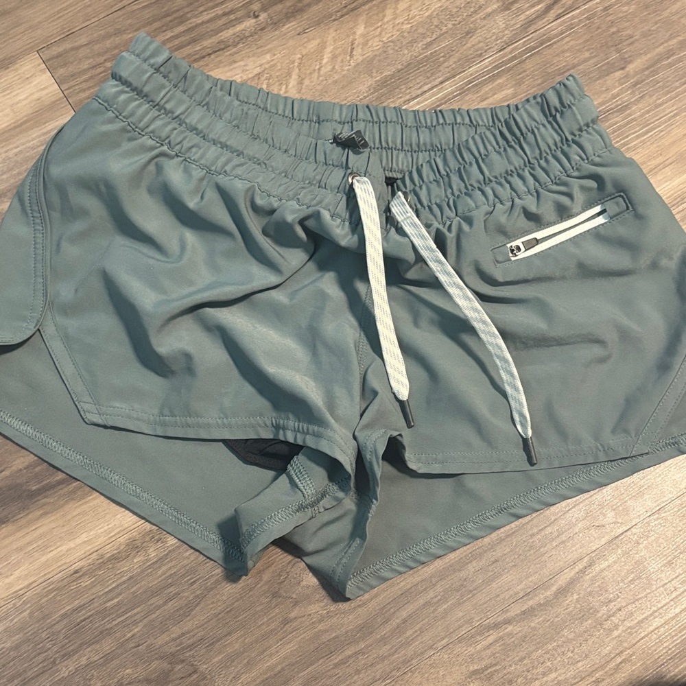 Vuori Women's Athletic Shorts in Gray